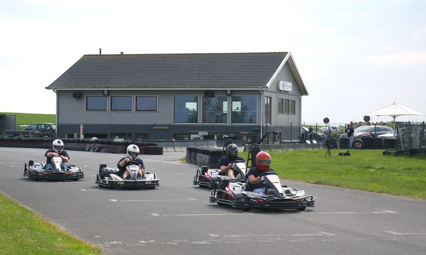 Nordseering Büsum: Outdoor Kartbahn - der Freizeitspaß für Gruppen,  Einzelfahrer und Kids ab 8 Jahre